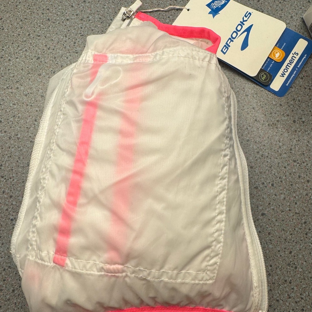 Brand New Brookes light weight packable Weatherproof jacket - Picture 4 of 4